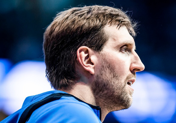 凯发国际 -埃因霍温训练开放日；加时末段刷新队史纪录引欢呼；德国杯在即；临场指挥获称赞的简单介绍