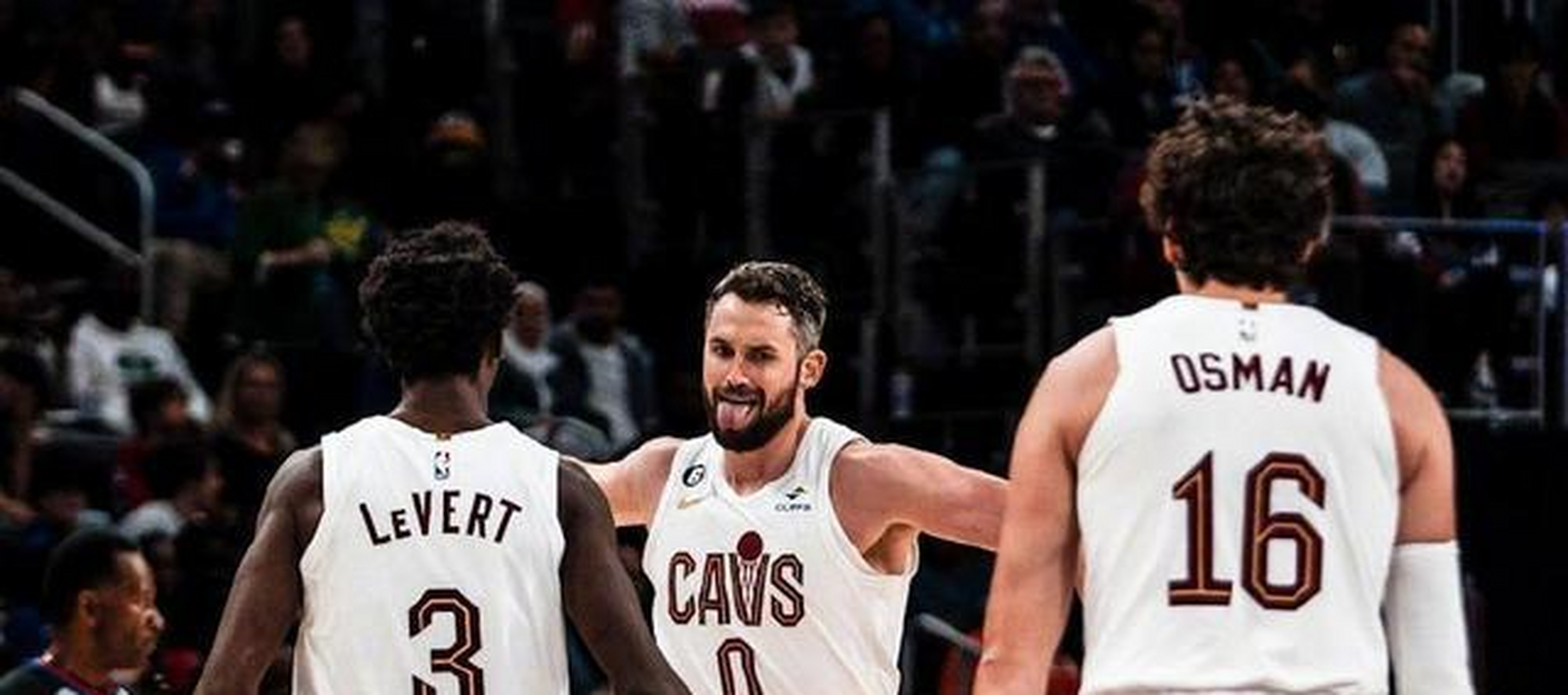 包含克里夫兰骑士今晚防线松动上海海港赛前回应争议，现场解说直呼：密尔沃基雄鹿清晨防线松动的词条